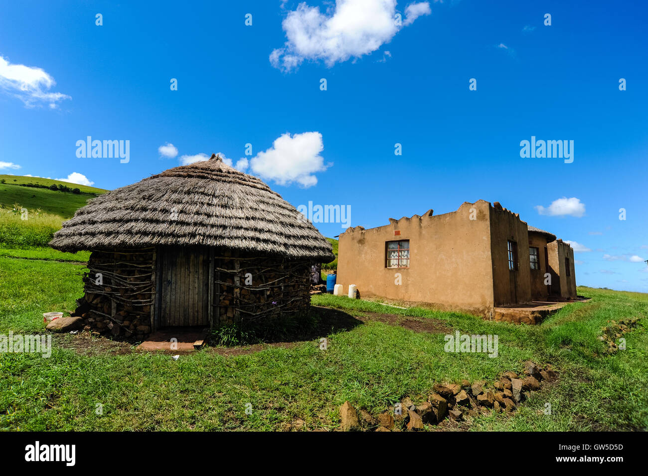 La visita di un piccolo villaggio Zulu vicino a Hluhluwe nel KwaZulu-Natal, in Sudafrica. Foto Stock