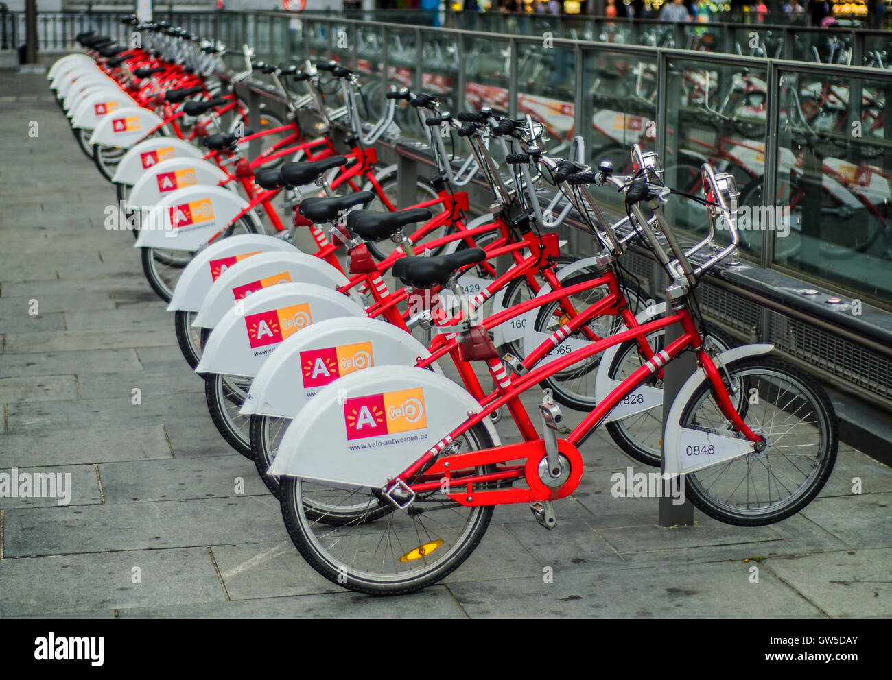 Anversa, Belgio, settembre 11, 2016: parcheggio per le biciclette in affitto ad Anversa Foto Stock