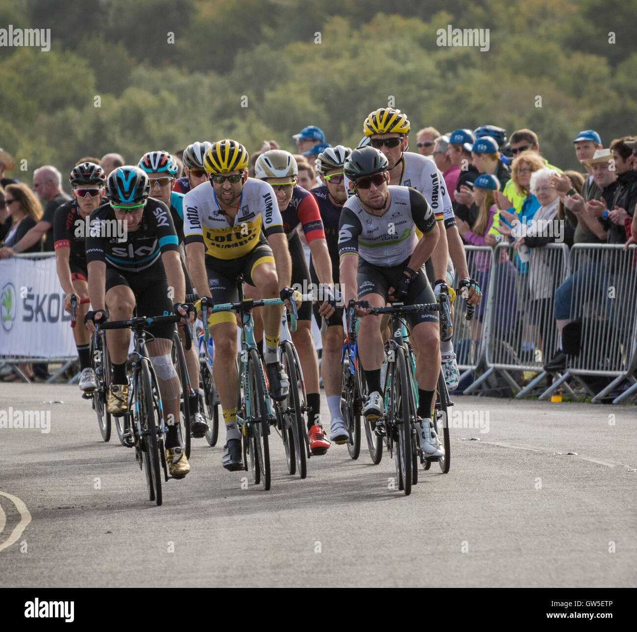 Gruppo finale si avvicina alla fine della gara alla fase 7 del tour della Gran Bretagna 2016 in Bristol Foto Stock