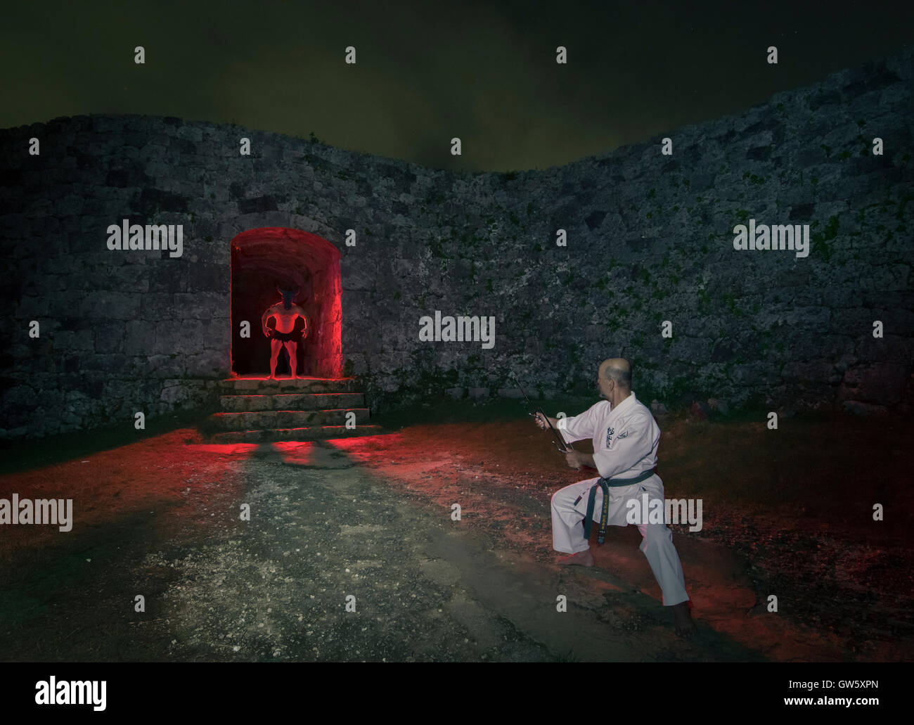 Minotauro, labirinto e karate master. Foto Stock