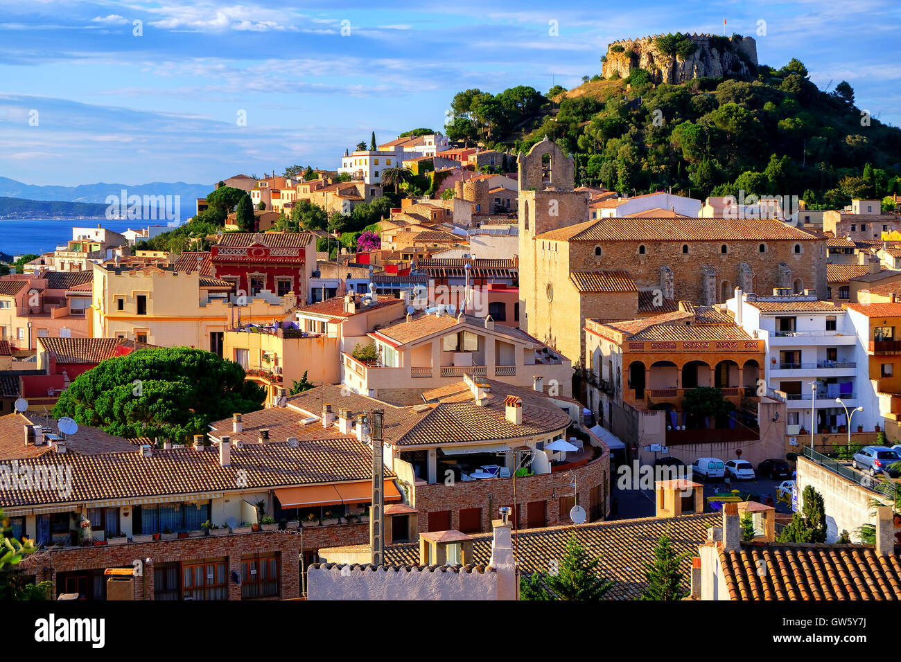 Città di Begur in Catalogna, Spagna, è una popolare destinazione turistica sul Mar Mediterraneo Foto Stock