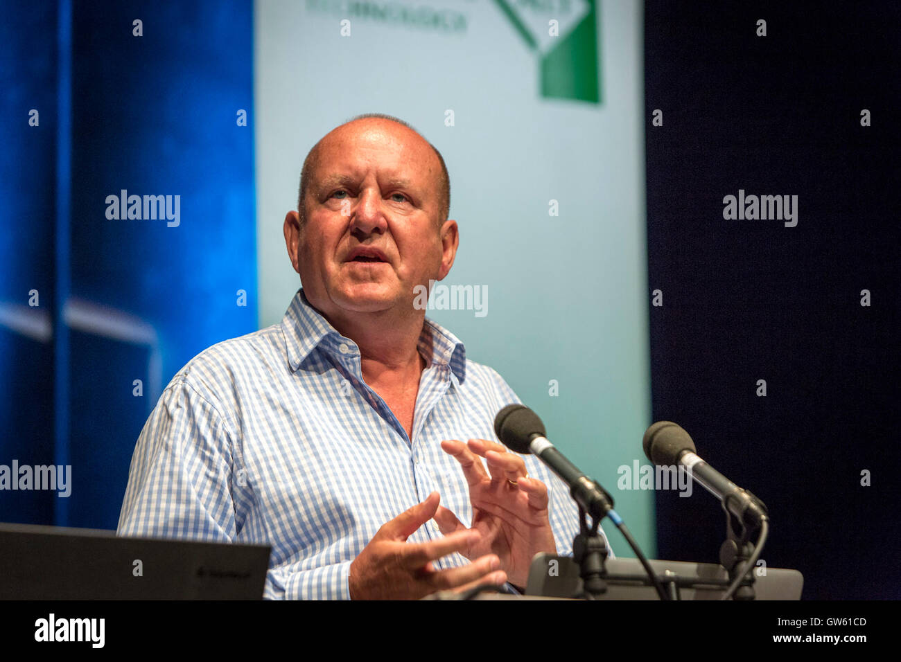 Ian Livingstone CBE , un inglese un autore fantasy e imprenditore. Foto Stock