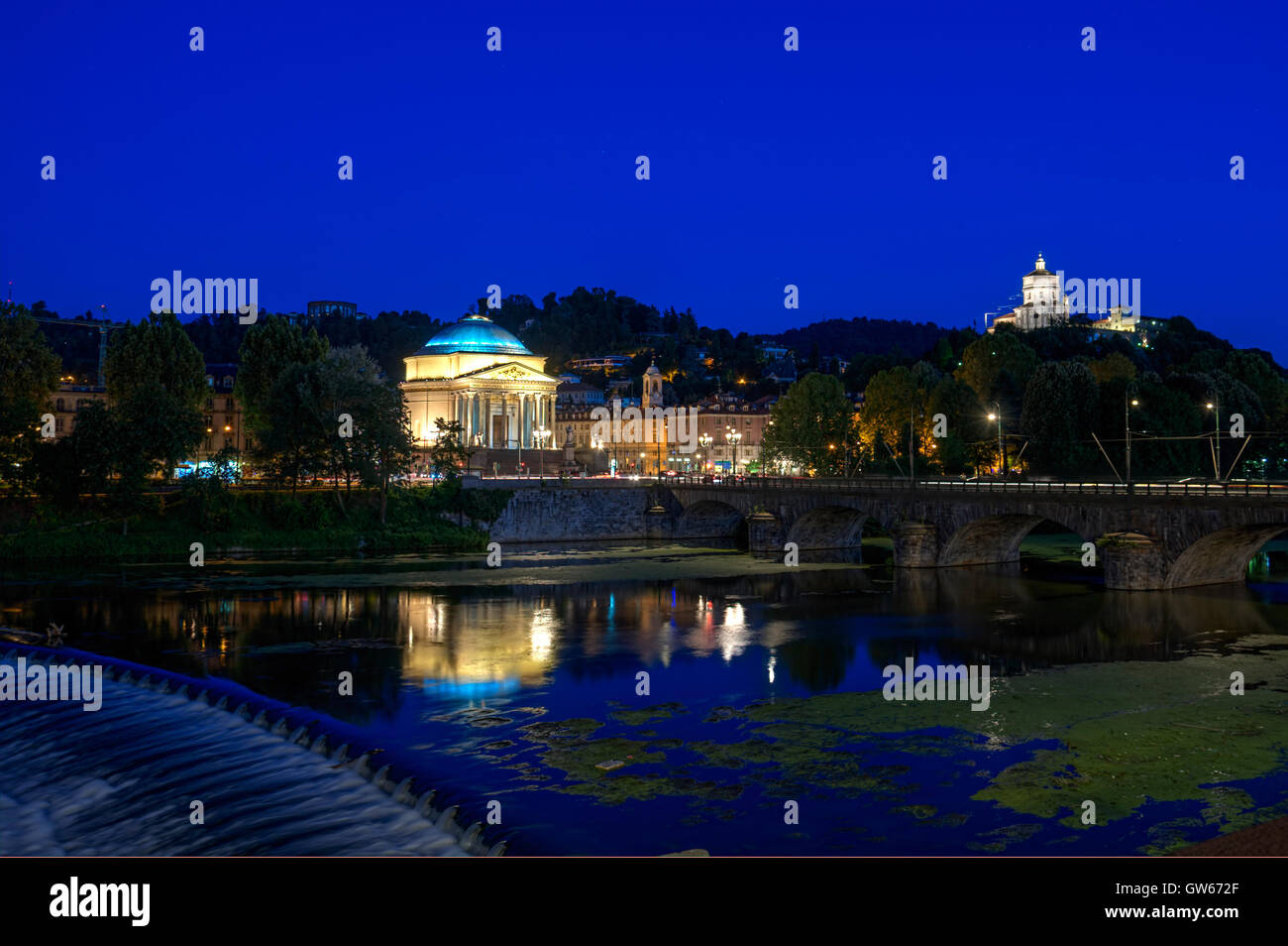 Dettaglio della Gran Madre di Dio e il monte dei cappuccini visto di notte Foto Stock