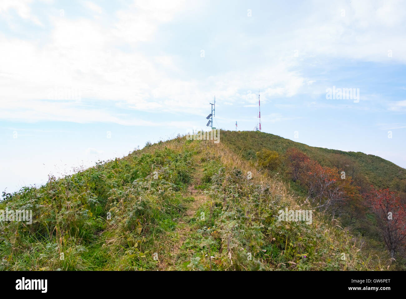 Torri di telecomunicazioni sulla cima della montagna Foto Stock