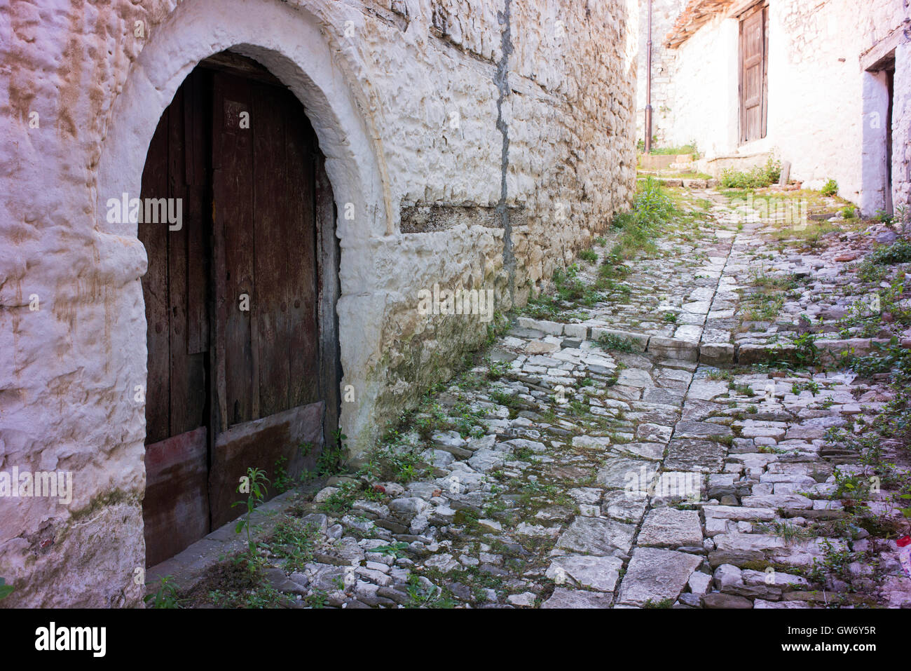 Antica strada acciottolata in Berat il castello. Foto Stock