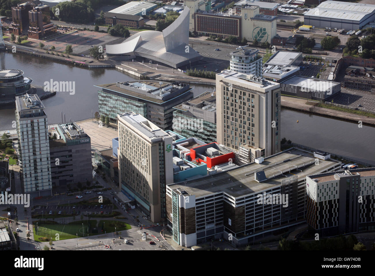 Vista aerea della BBC Studios a MediaCity Salford Quays, Manchester, Regno Unito Foto Stock