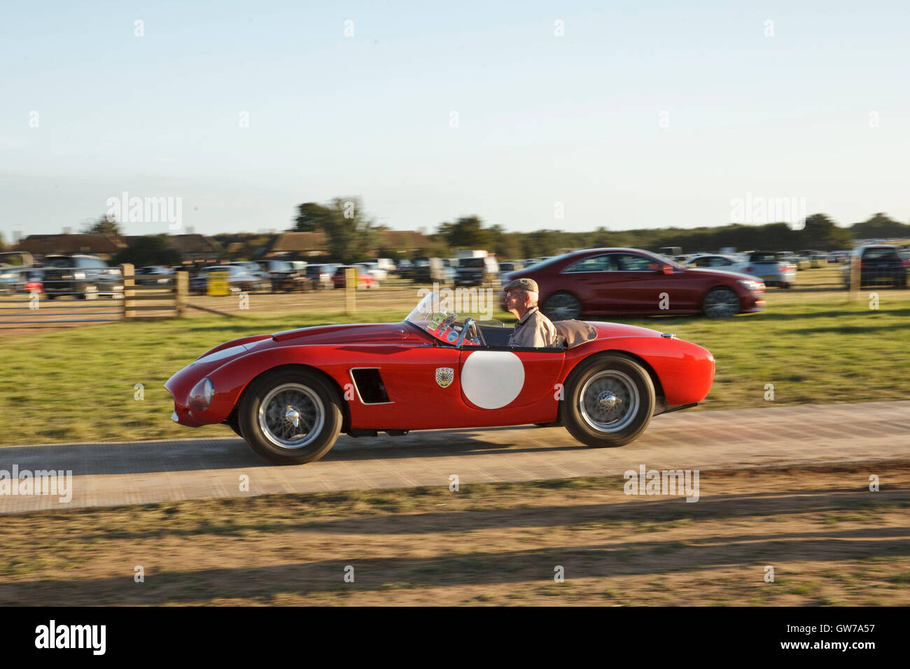 Chichester, Regno Unito, Gran Bretagna. Undicesimo Sep, 2016. Auto d'epoca nel parcheggio per il Goodwood vintage sports car race. © Mark Avery/ZUMA filo/Alamy Live News Foto Stock