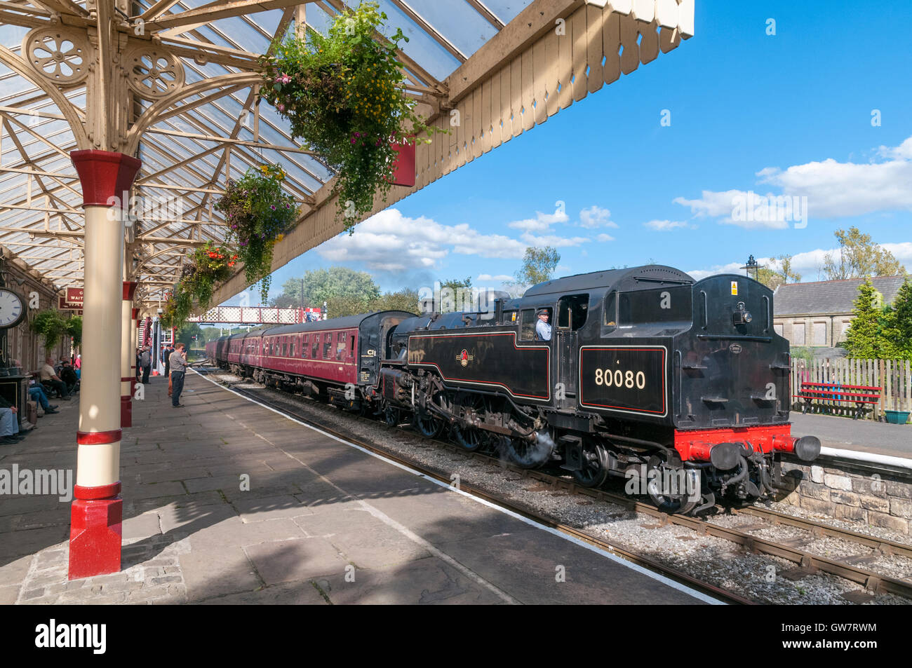 BR Standard Classe 4 locomotiva a vapore n. 80080 a Ramsbottom stazione sulla East Lancs ferrovia. ELR. Lancashire Nord Ovest Foto Stock