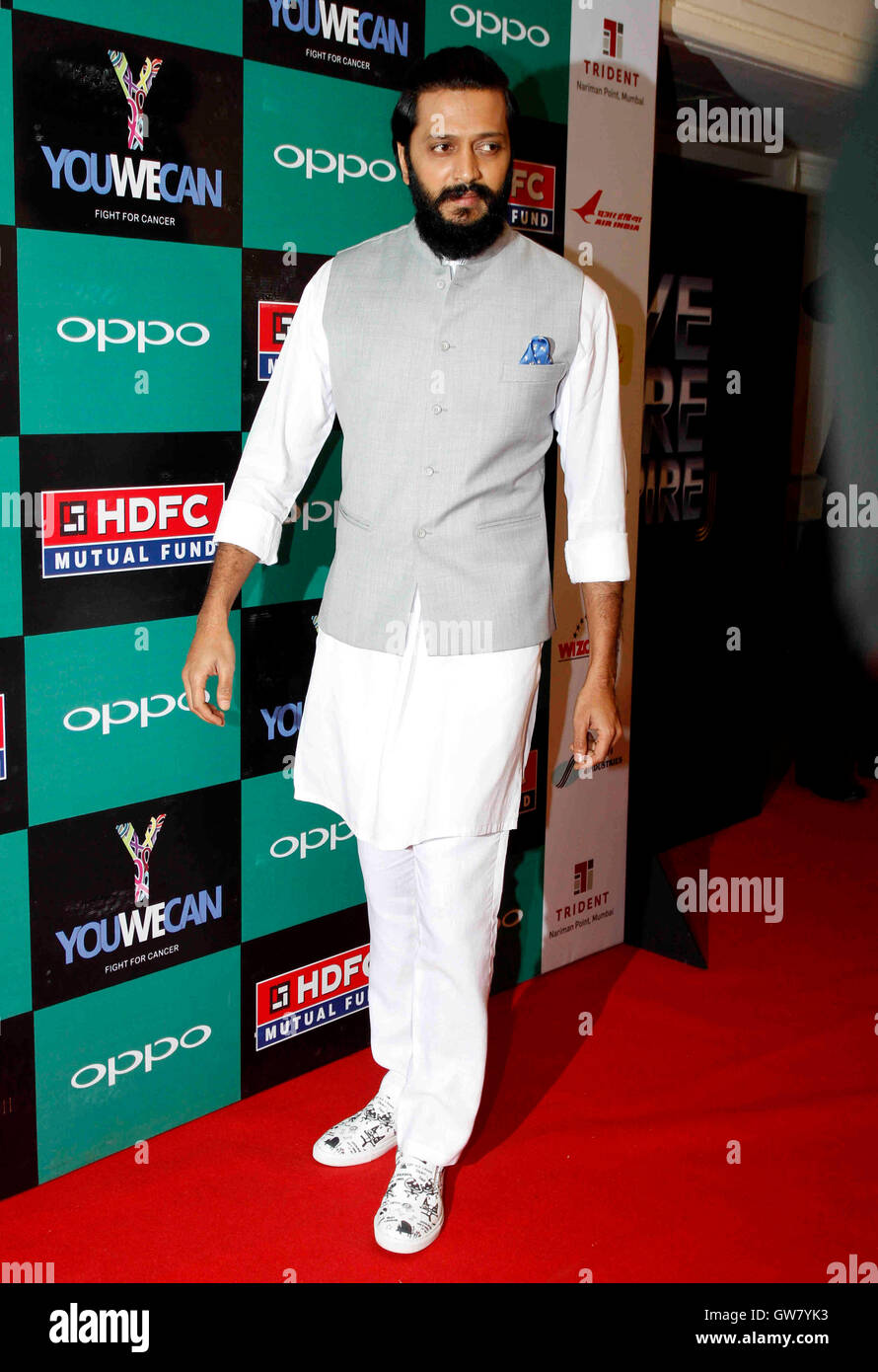Attore di Bollywood Riteish Deshmukh lancio indiano giocatore di cricket Yuvraj Singh brand di abbigliamento YWC progettato Shantanu Nikhil Mumbai Foto Stock