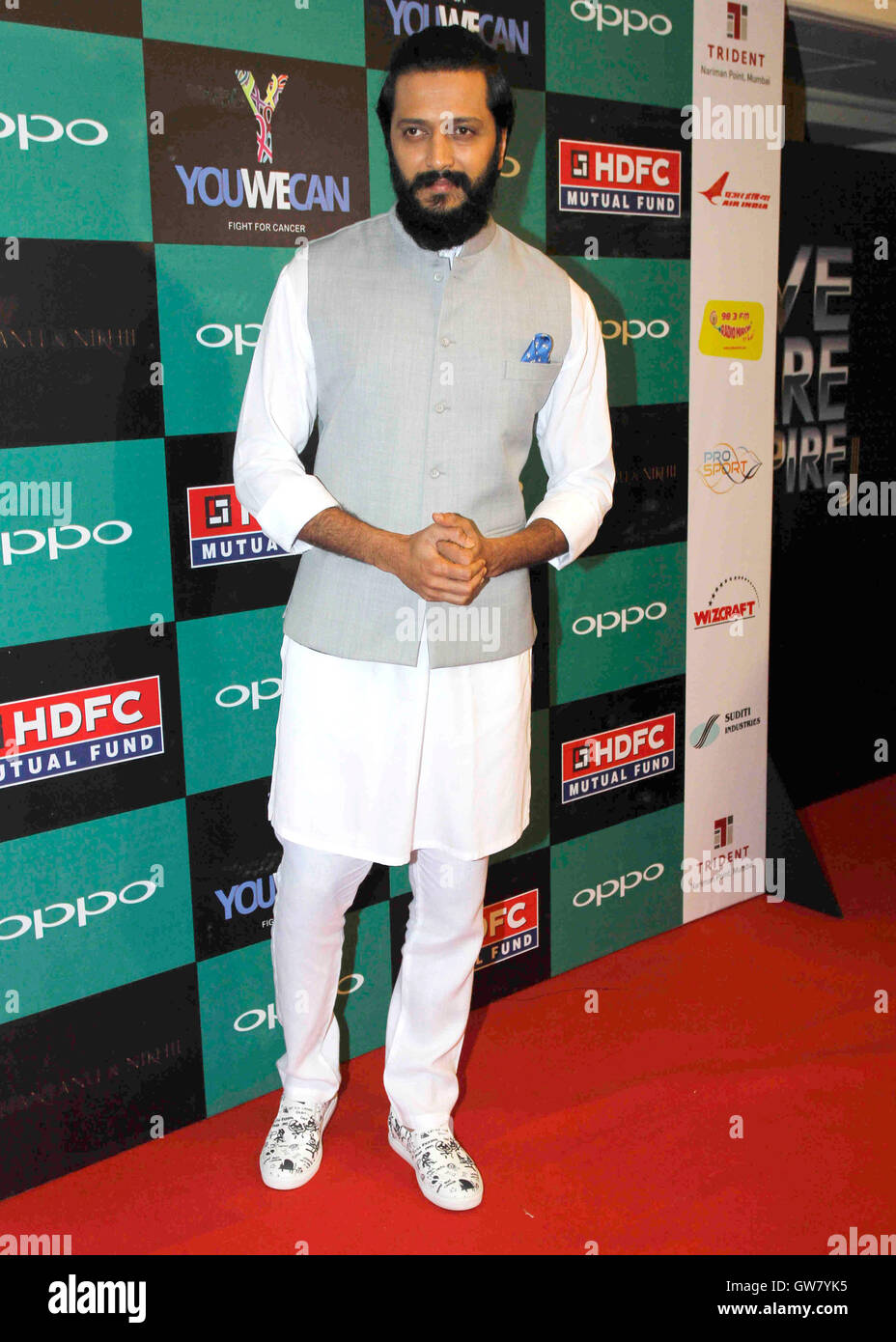 Attore di Bollywood Riteish Deshmukh lancio indiano giocatore di cricket Yuvraj Singh brand di abbigliamento YWC progettato Shantanu Nikhil Mumbai Foto Stock