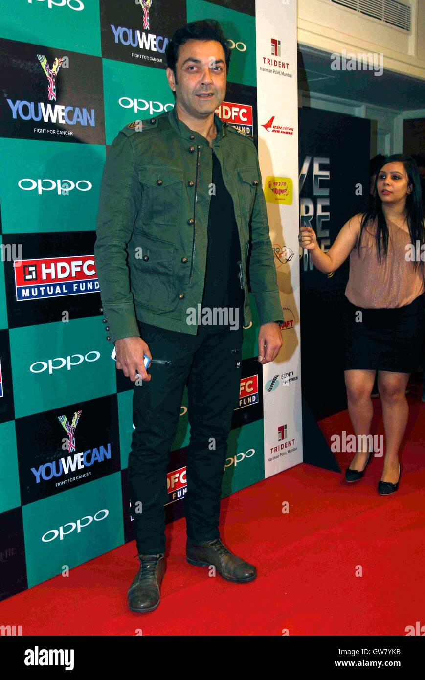 Attore di Bollywood Bobby Deol lancio indiano giocatore di cricket Yuvraj Singh brand di abbigliamento YWC progettato Shantanu Nikhil Mumbai Foto Stock