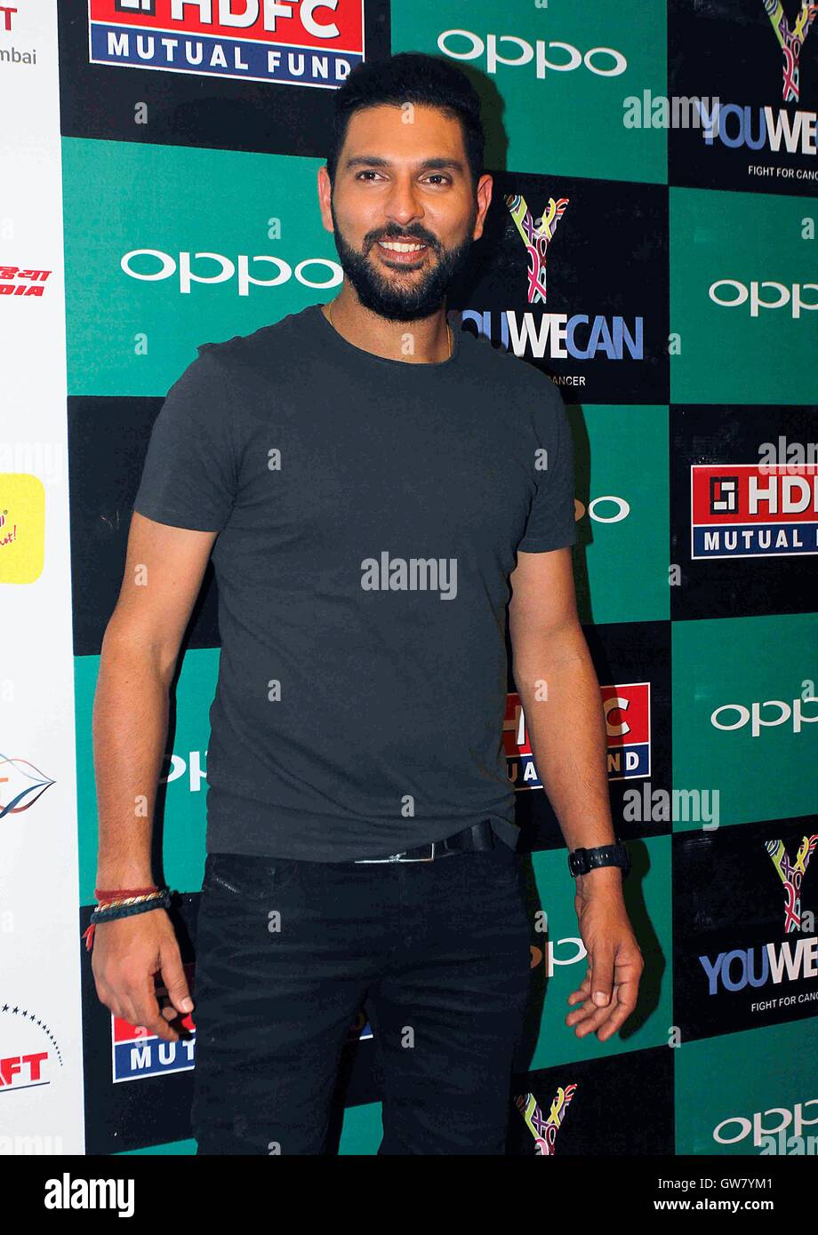 Indiano giocatore di cricket Yuvraj Singh lancio del marchio di abbigliamento YWC progettato da designer di moda Shantanu e Nikhil, in Mumbai Foto Stock