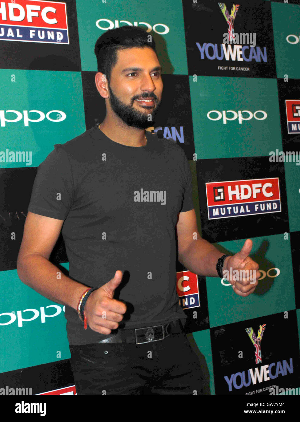 Indiano giocatore di cricket Yuvraj Singh lancio del marchio di abbigliamento YWC progettato Shantanu Nikhil Mumbai Foto Stock