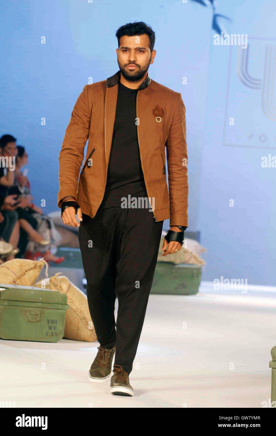 Indian cricket player Rohit Sharma lanciare giocatore di cricket Yuvraj Singh brand di abbigliamento YWC progettato Shantanund Nikhil mumbai Foto Stock