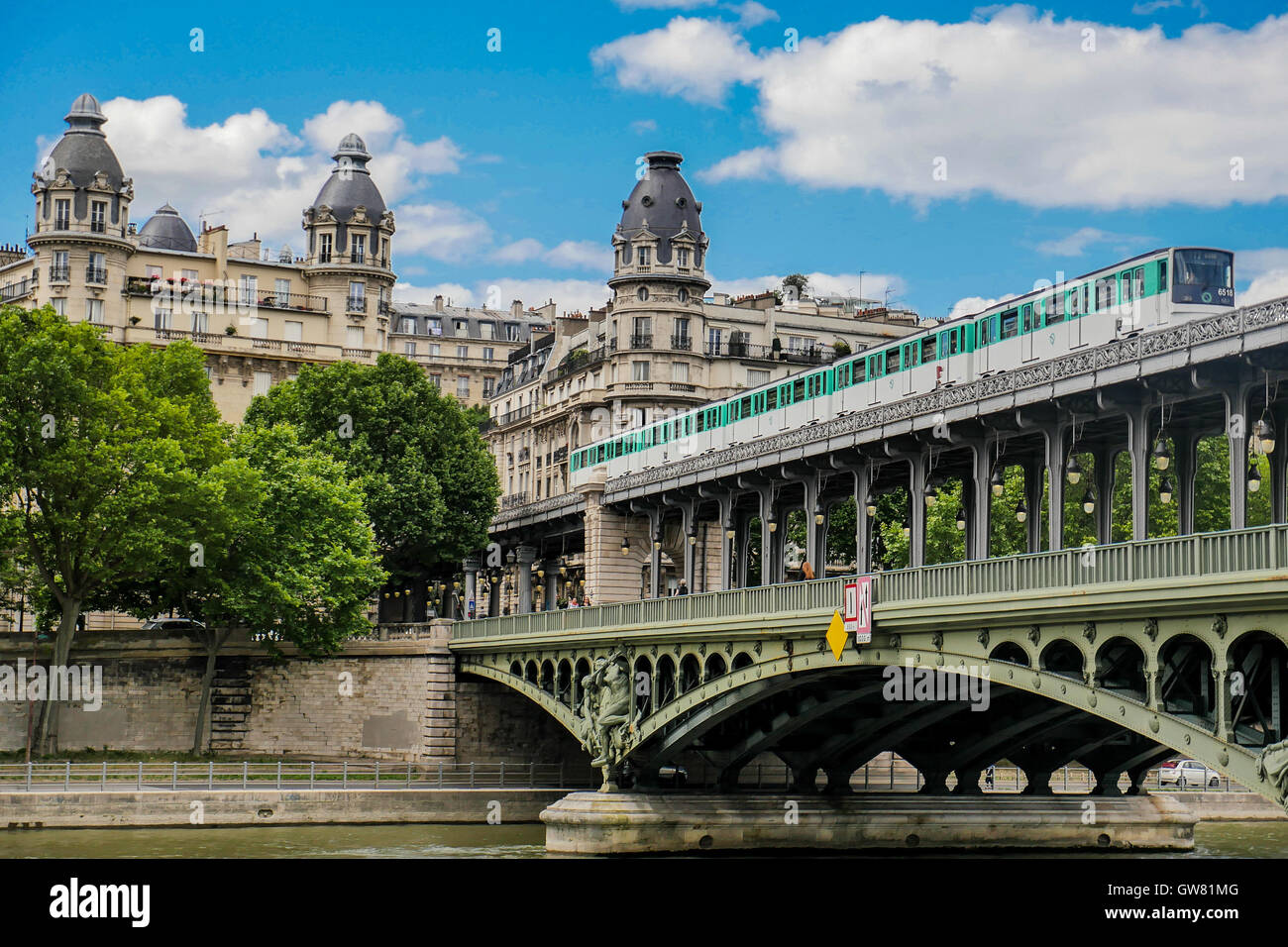 Pont de Bir Hakeim a Parigi, in Francia, un ponte per la metropolitana, Europa Foto Stock