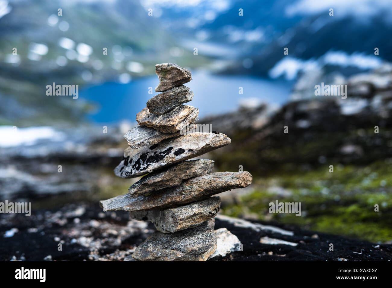 Pila di pietre sulla montagna Dalsnibba, Norvegia Foto Stock