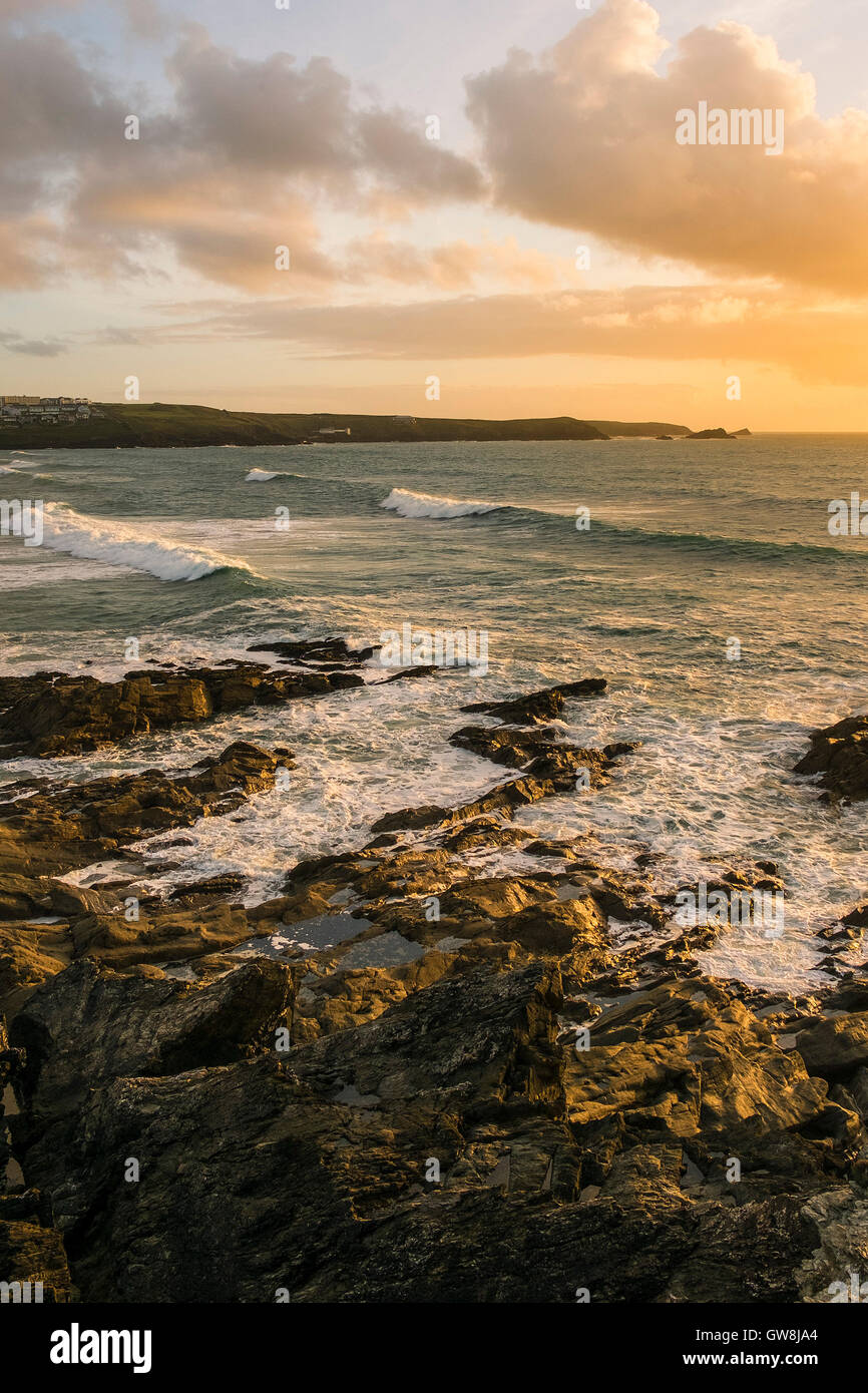 Luce della sera sul mare a Fistral in Newquay, Cornwall. Foto Stock