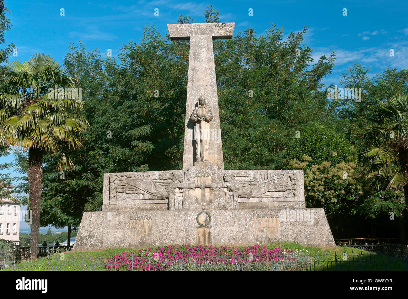 Un monumento al pilota Joaquin Loriga (da Francisco Asorey), Lalin, provincia di Pontevedra, nella regione della Galizia, Spagna, Europa Foto Stock