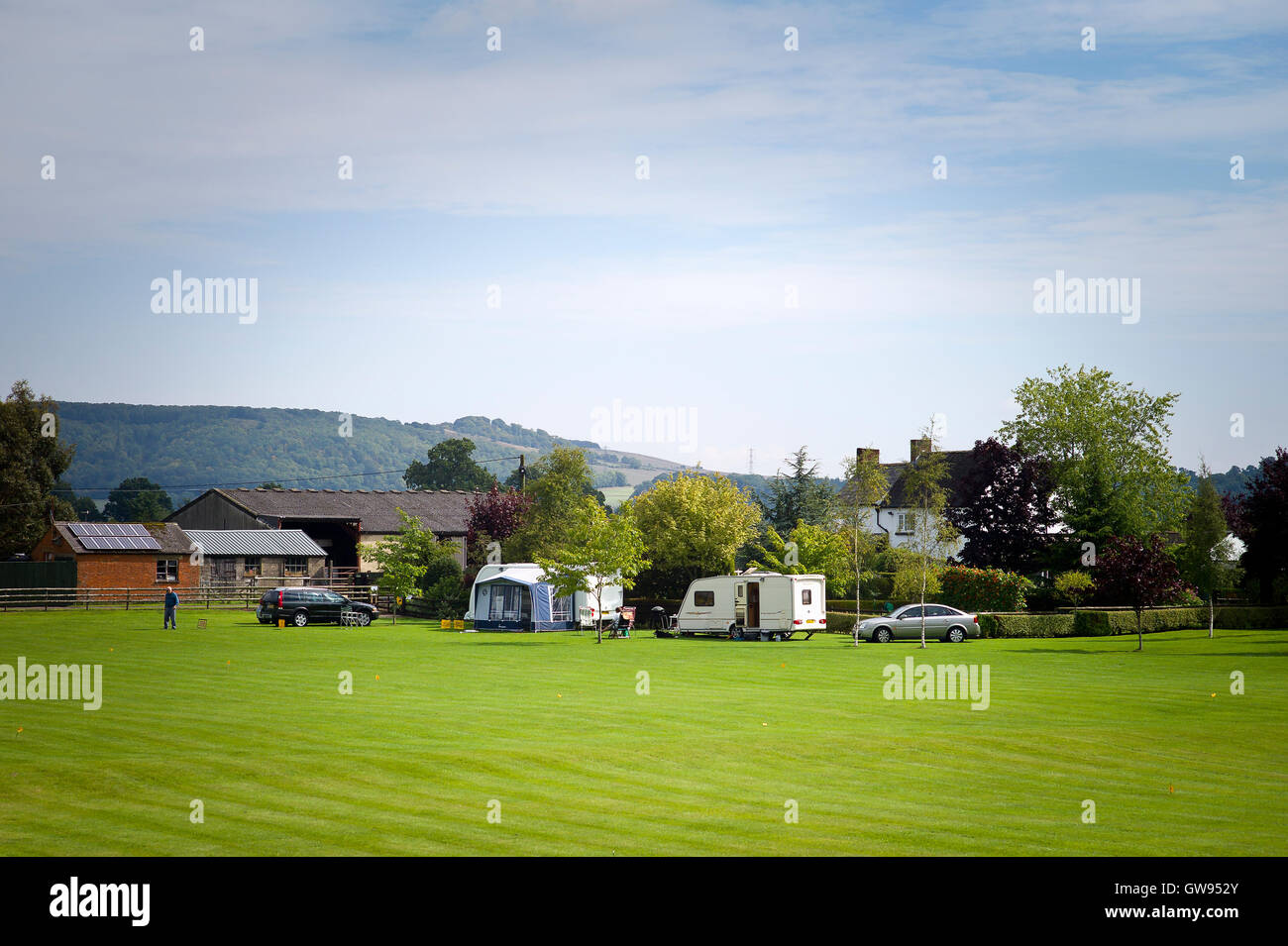 Un tranquillo campo attira touring roulotte in Wiltshire vicino a Devizes Regno Unito Foto Stock