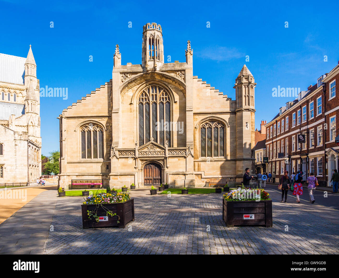 St Michael le Belfrey, costruito dal 1525 al 1537, una chiesa anglicana a York, Inghilterra, situato vicino a York Minster nel centro della città Foto Stock