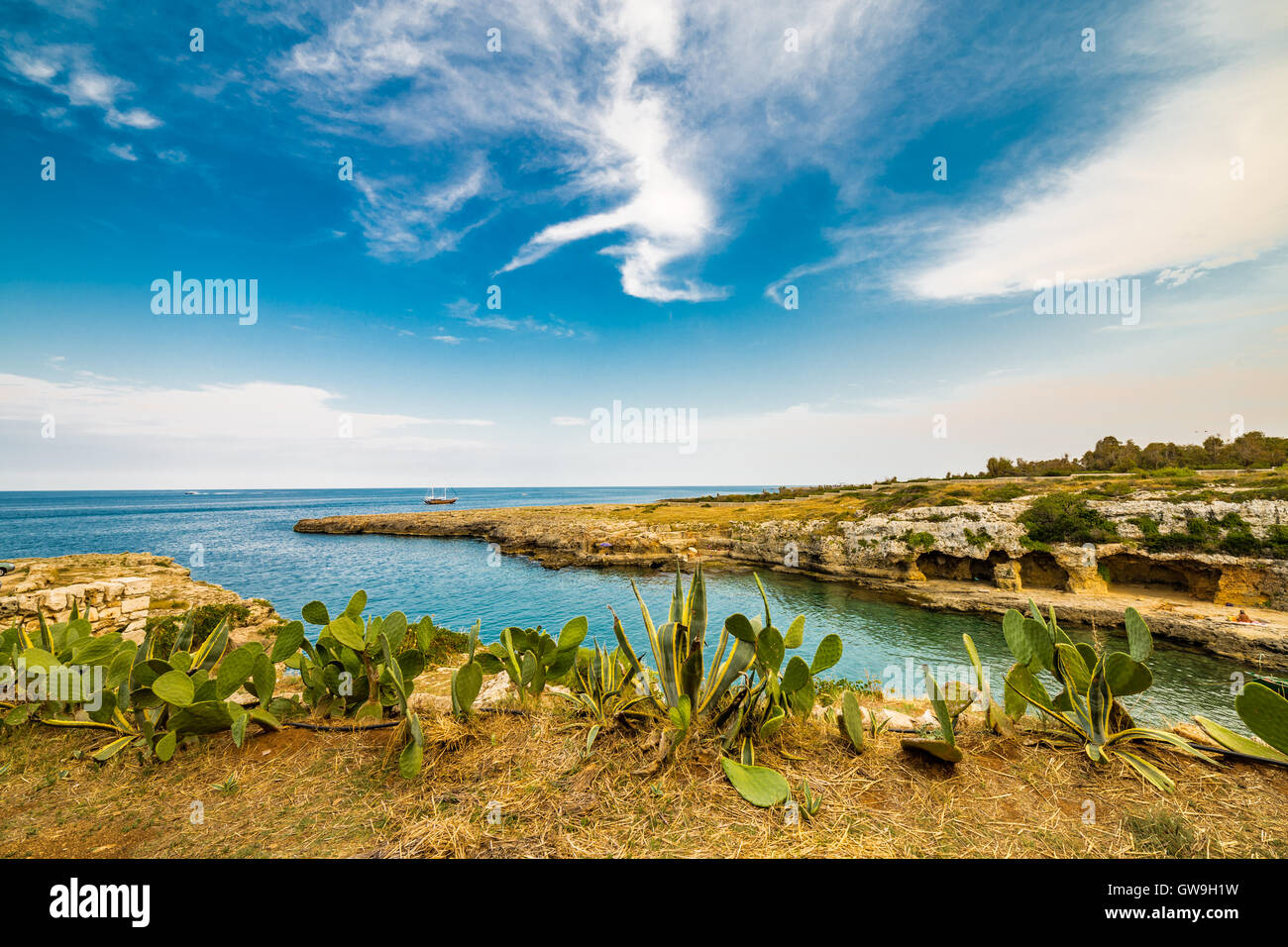 Antica insenatura della costa della Puglia in Italia meridionale Foto Stock