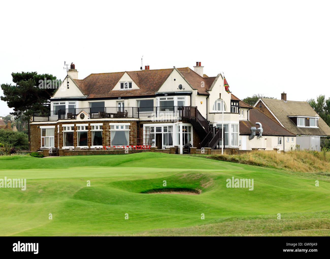 Hunstanton Golf Club, clubhouse, Norfolk Inghilterra UK club casa case  clubhouse, verde, diciottesimo foro bunker Foto stock - Alamy
