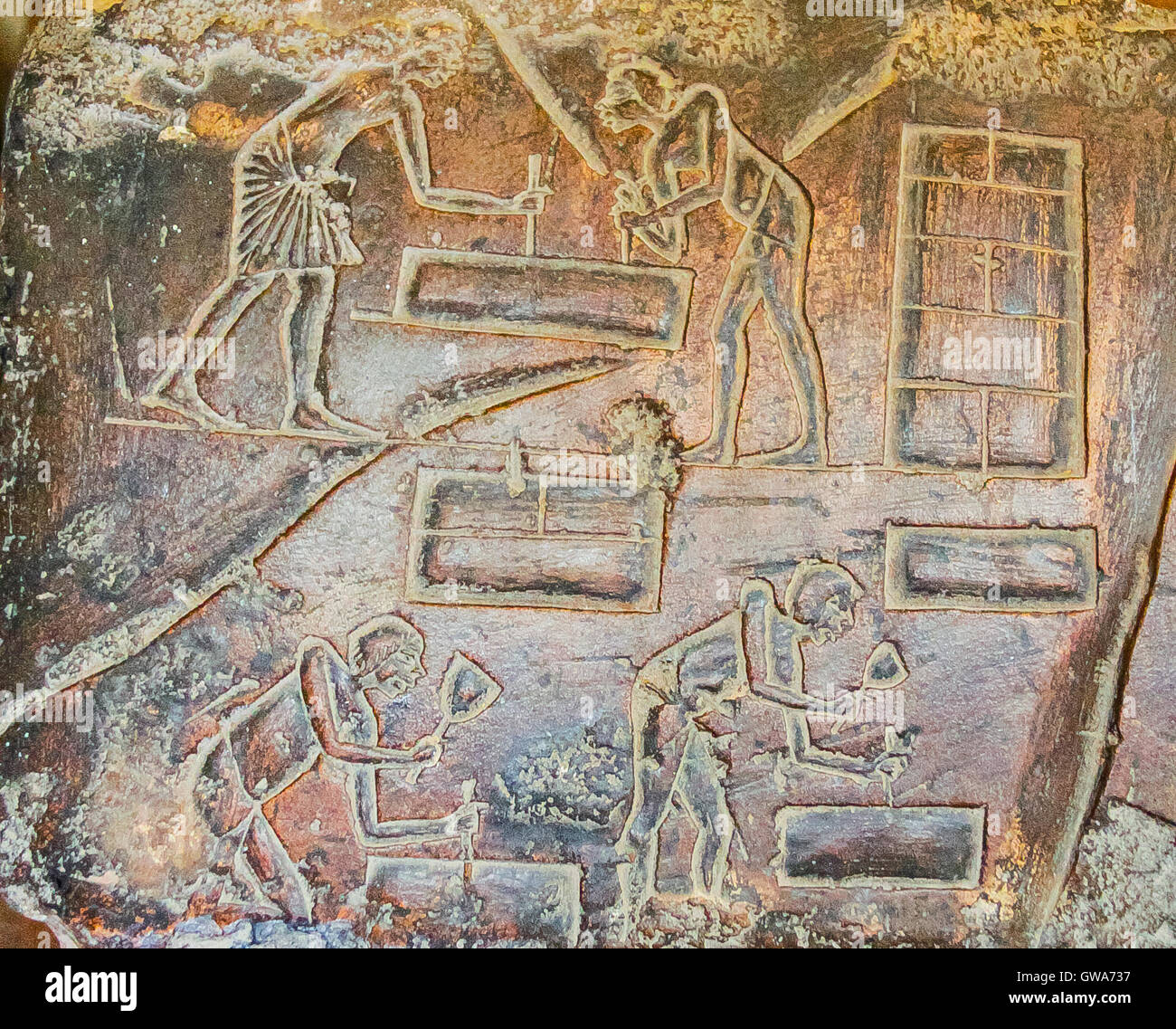 Egitto, Medio Egitto, Museo di Mallawi, le foto scattate nel 2009, prima della sua saccheggi nel 2013. Rilievo con gli artigiani. Foto Stock