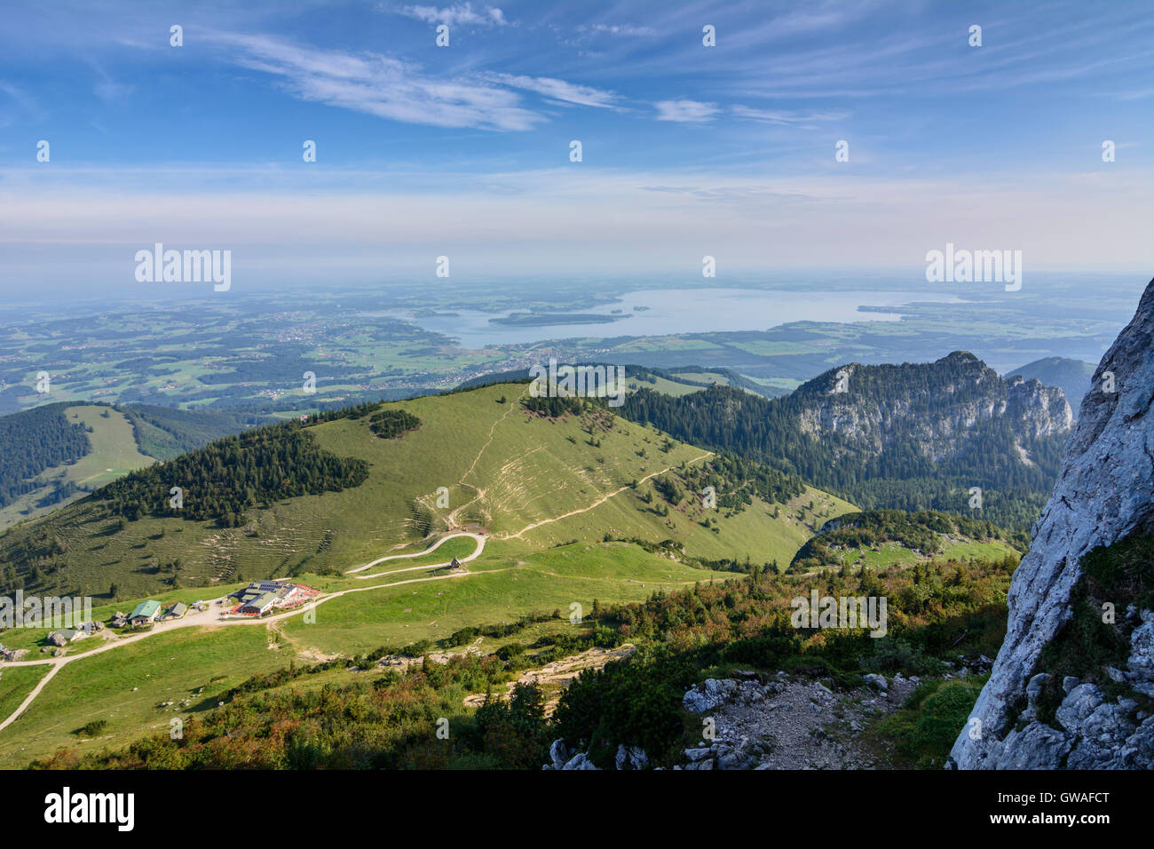 Chiemgauer Alpen, Chiemgau Alpi: baita Steinlingalm, cappella 'Maria, Königin des Friedens' all mountain Krampenwand, vista Foto Stock