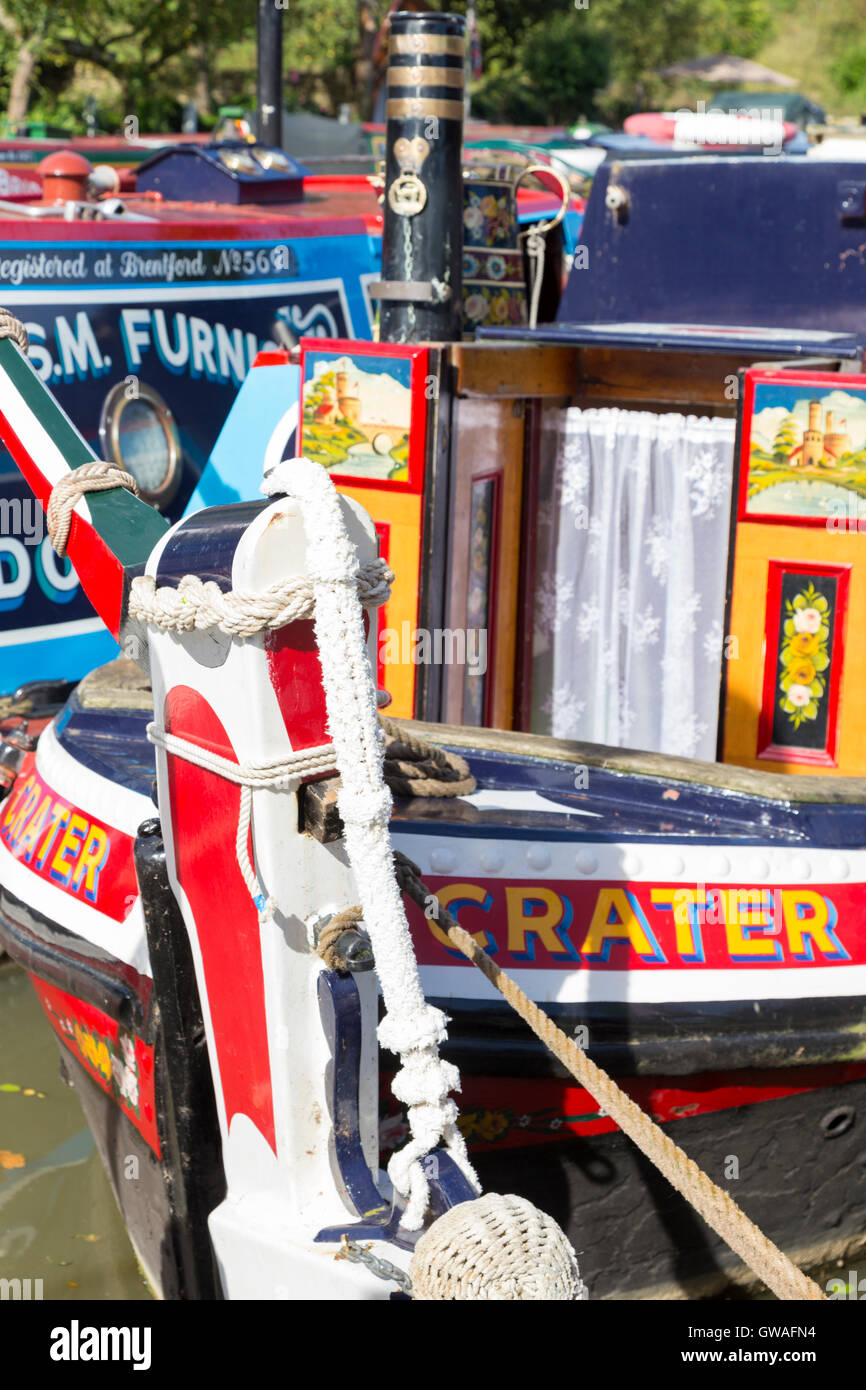 Narrowboats storico sul Grand Union Canal at Stoke Bruerne, Northamptonshire, England, Regno Unito Foto Stock