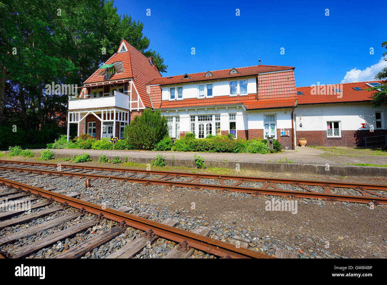 Stazione ferroviaria Hamburg-Bergedorf sud nel villaggio di montagna, Amburgo, Germania, Europa, Bahnhof Hamburg-Bergedorf Sued in Ber Foto Stock