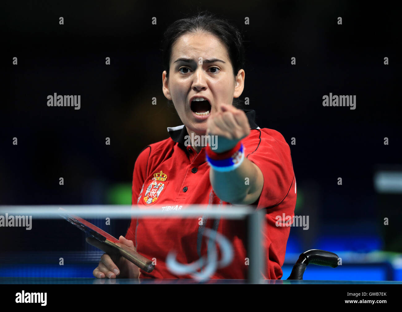 La Serbia il Nada Matic compete nella classe quattro donne singoli tavoli da Ping Pong con la medaglia di bronzo corrispondono, durante il quinto giorno del 2016 Rio Giochi Paralimpici di Rio de Janeiro in Brasile. Foto Stock