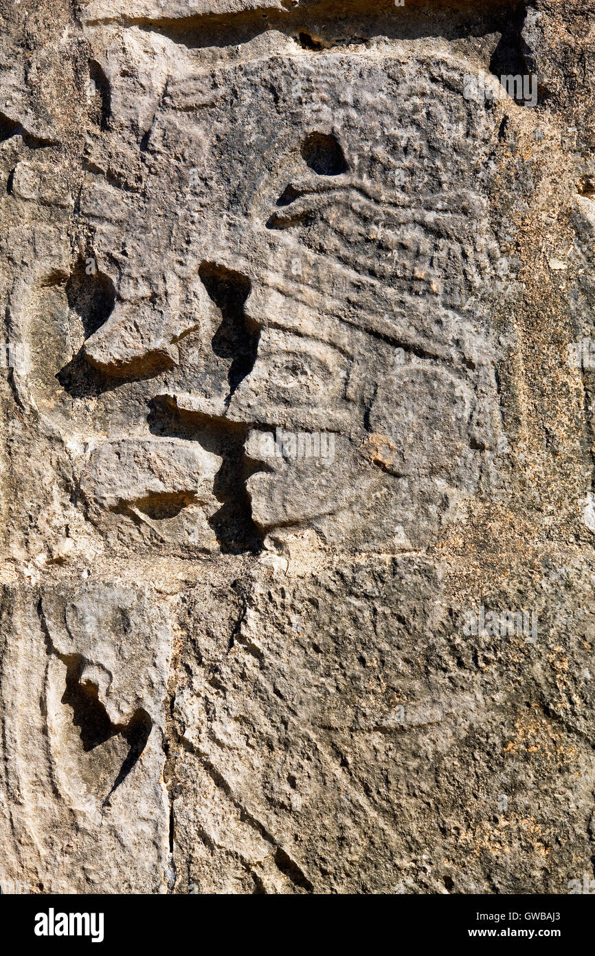 Il carving dettaglio della testa di guerriero Maya a Chichen Itza, Yucatan, Messico Foto Stock