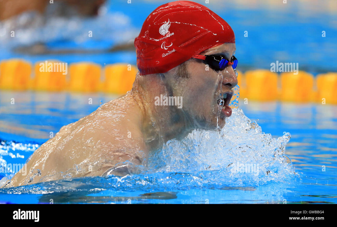 Gran Bretagna Sascha parentela sul suo modo di vincere l'oro durante gli Uomini 200m singoli Medley - SM6 finale alla Olympic Aquatics Stadium durante il quinto giorno del 2016 Rio Giochi Paralimpici di Rio de Janeiro in Brasile. Foto Stock