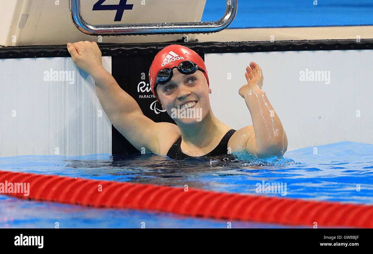 Gran Bretagna Eleanor Simmonds celebra vincendo oro durante la donna 200m singoli Medley - SM6 finale alla Olympic Aquatics Stadium durante il quinto giorno del 2016 Rio Giochi Paralimpici di Rio de Janeiro in Brasile. Foto Stock