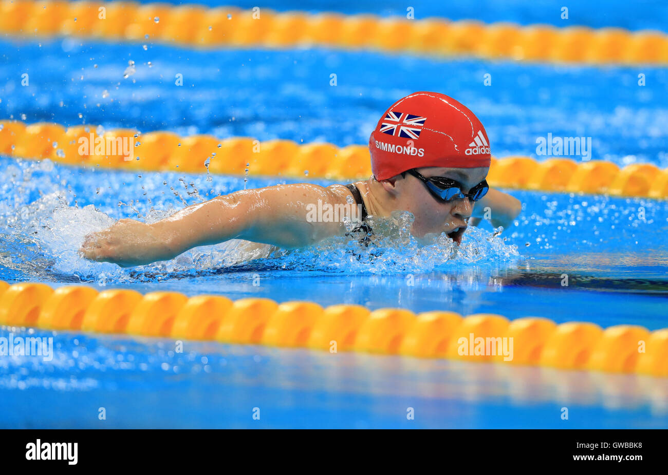 Gran Bretagna Eleanor Simmonds sul suo modo di oro durante la donna 200m singoli Medley - SM6 finale alla Olympic Aquatics Stadium durante il quinto giorno del 2016 Rio Giochi Paralimpici di Rio de Janeiro in Brasile. Foto Stock