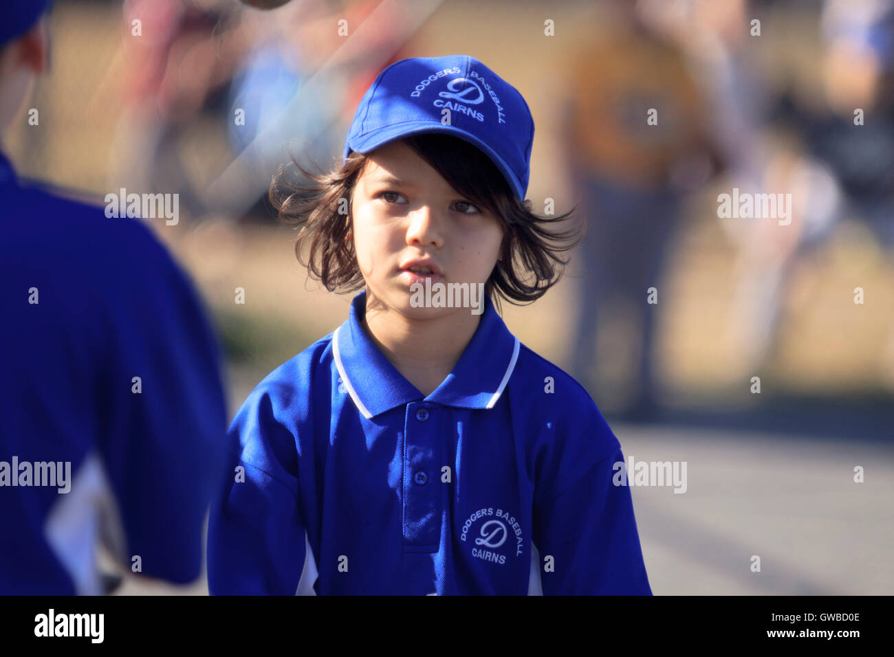 Un giovane ragazzo in un baseball uniforme in Cairns, Australia Foto Stock