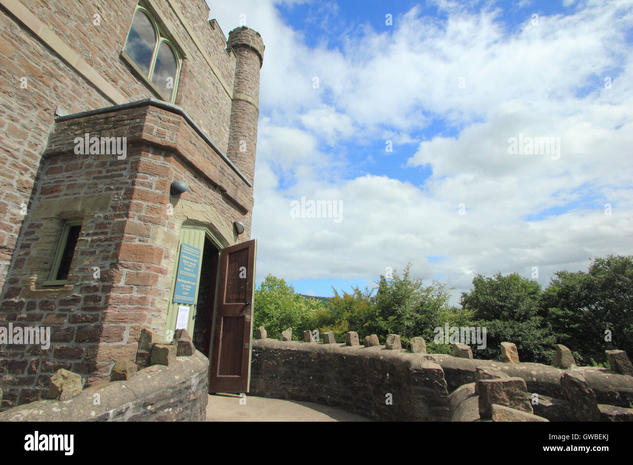 L'ingresso al museo di Abergavenny n del centro della città di bergavenny, Monmouthshire, Galles - 2016 Foto Stock