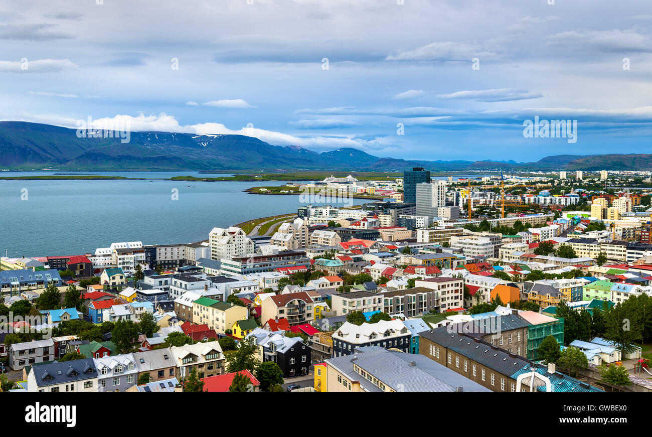 Vista di Reykjavik dalla parte superiore della chiesa Hallgrimskirkja - Islanda Foto Stock