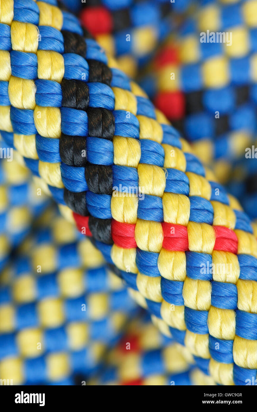 In prossimità di una fune in nylon su uno sfondo di funi Foto Stock