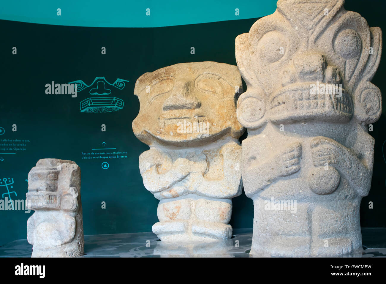 Luis Duque Gomez Casa-museo. Complesso di pre-Colombiano monumenti funerari megalitici e statue, tumuli, terrazze, divertente Foto Stock