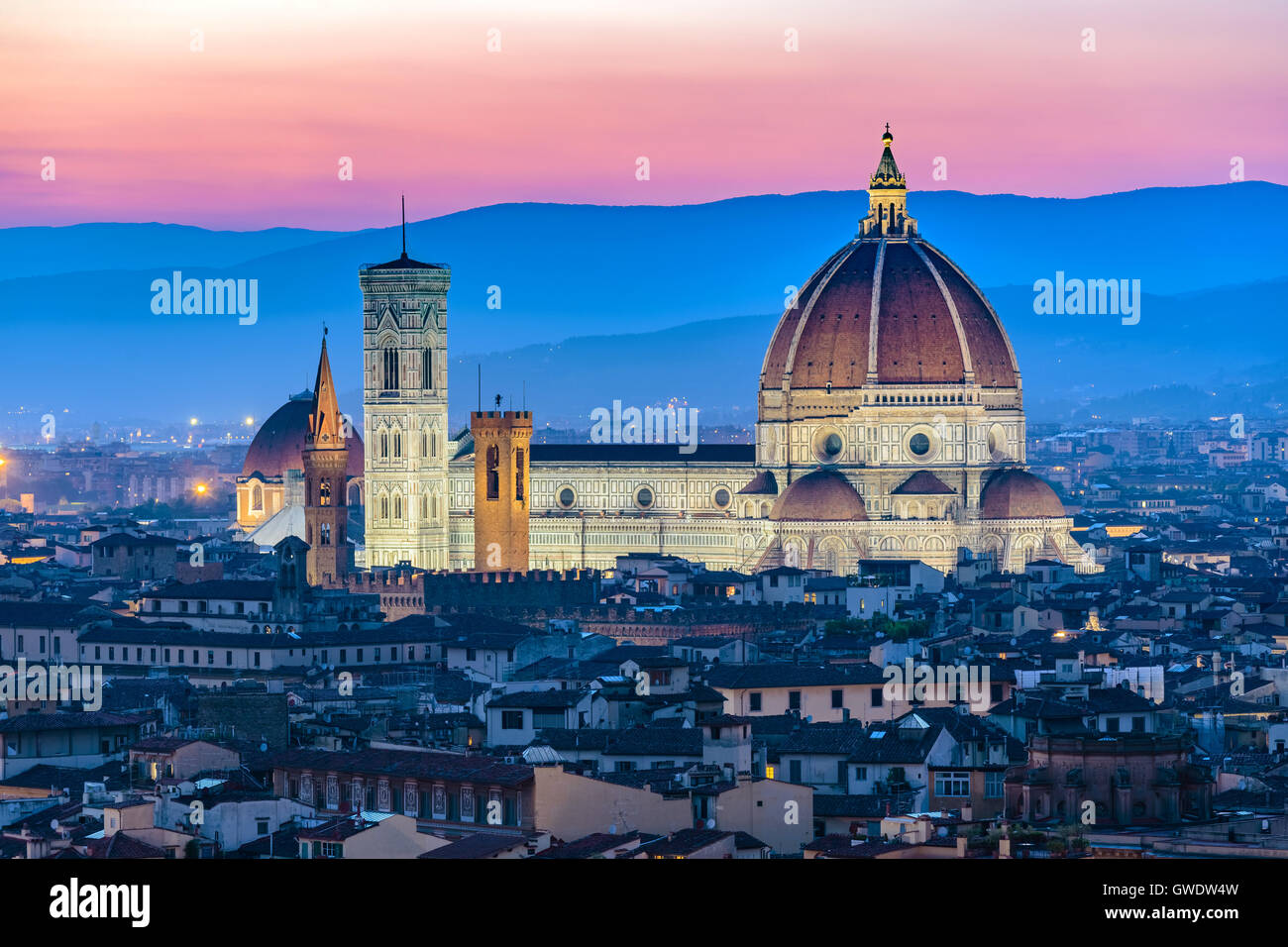 Orizzonte di Firenze di notte, Italia Foto Stock