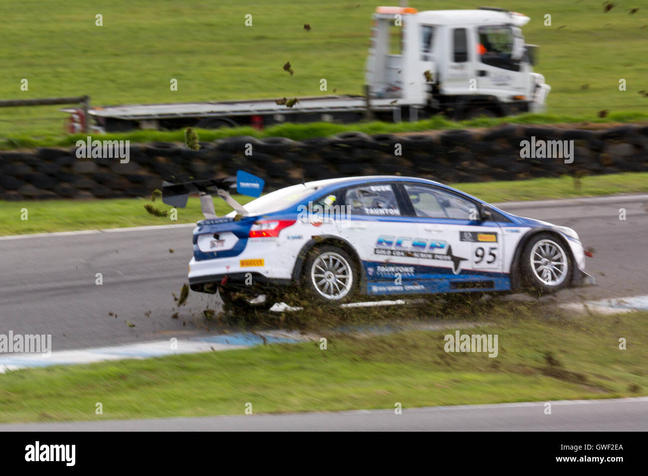 MELBOURNE/AUSTRALIA - 10 settembre 2016: uno dei 6 MARC Ford Focus voci coming off sulla spira 10 al round 6 del Shannon' Foto Stock