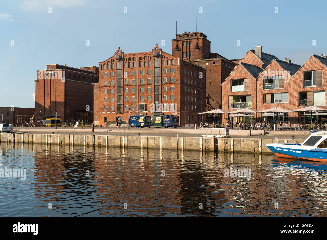 Centro storico di Porto e ex magazzini, città anseatica di Wismar, Meclenburgo-Pomerania Occidentale, Germania Foto Stock