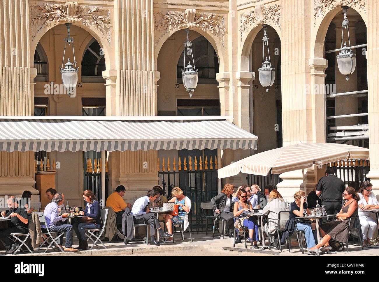 Terrazza ristorante Palais Royal Parigi Francia Foto Stock
