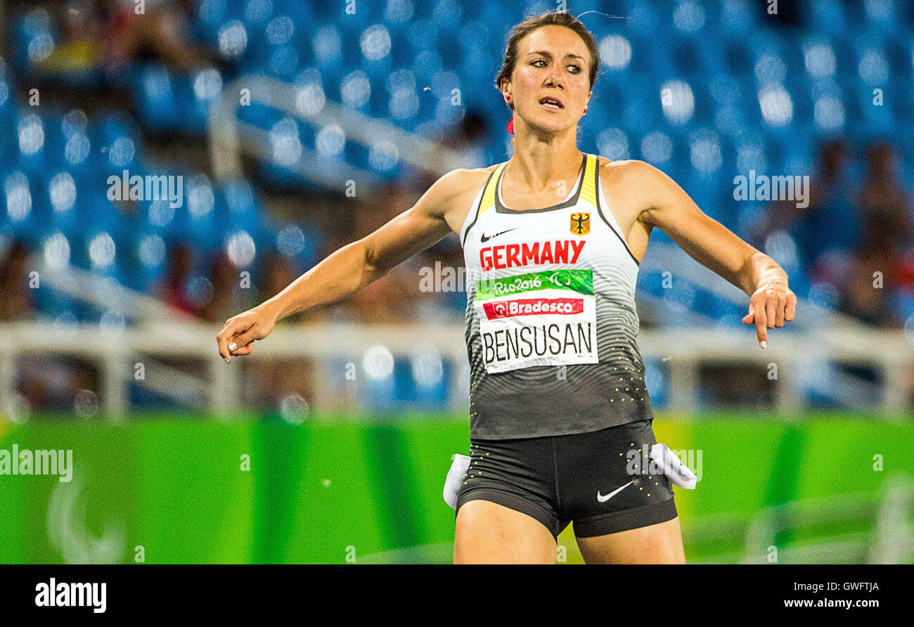 Rio de Janeiro, Brasile. 12 Settembre, 2016. Irmgard Bensusan di Germania reagisce dopo le Donne 400m - T43/44 - finale durante il Rio 2016 Giochi Paralimpici, Rio de Janeiro, Brasile, 12 settembre 2016. Credito: dpa picture alliance/Alamy Live News Foto Stock