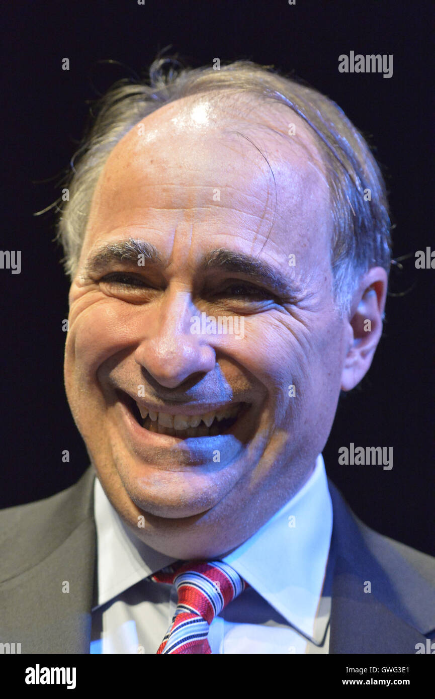 Hempstead, New York, Stati Uniti d'America. Xiii Sep, 2016. DAVID AXELROD, CNN Senior commentatore politico e stratega democratica che ha servito come Obama Senior Advisor, è la firma discussione altoparlante sull'evoluzione della media e il paesaggio politico, a Hofstra University, che ospiterà il primo dibattito presidenziale, tra H.R. Clinton e D. J. Trump, prevista per la fine di quel mese il 26 settembre. Hofstra è la prima università mai scelto per 3 volte consecutive U.S. dibattiti presidenziali. © Ann Parry/ZUMA filo/Alamy Live News Foto Stock