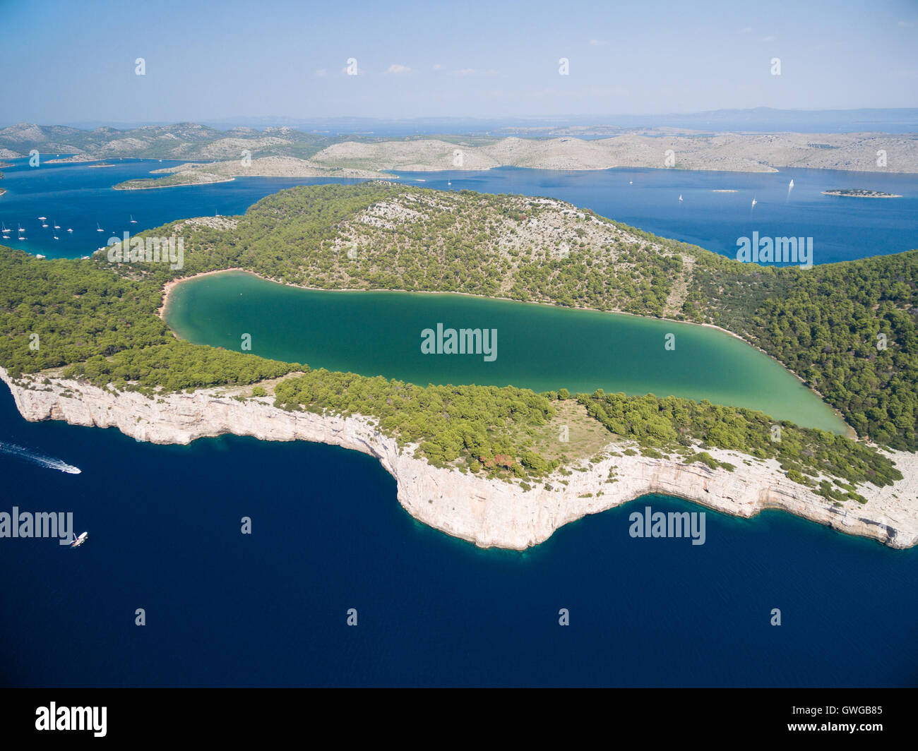 Vista aerea del lago Slano nel parco naturale di Telascica, Croazia Foto Stock
