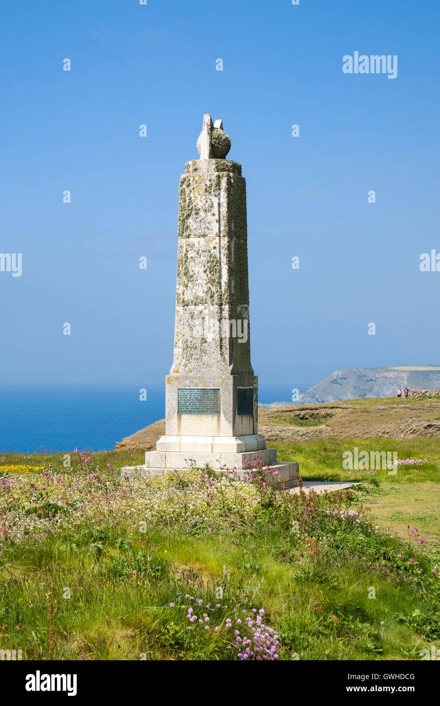 Monumento a Guglielmo Marconi di Poldhu, Cornwall, Regno Unito Inghilterra, sito del primo transatlantico di trasmissione radio in 1901 Foto Stock