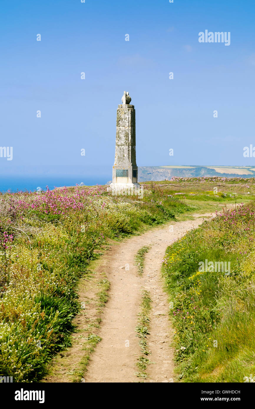 Monumento a Guglielmo Marconi di Poldhu, Cornwall, Regno Unito Inghilterra, sito del primo transatlantico di trasmissione radio sulla costa SW percorso Foto Stock