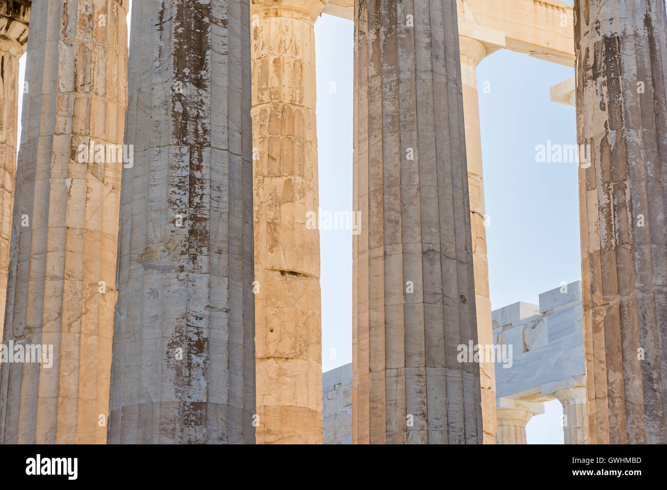 Dettaglio delle pieghe di colonne doriche del Partenone all'Acropoli di Atene, Grecia Foto Stock